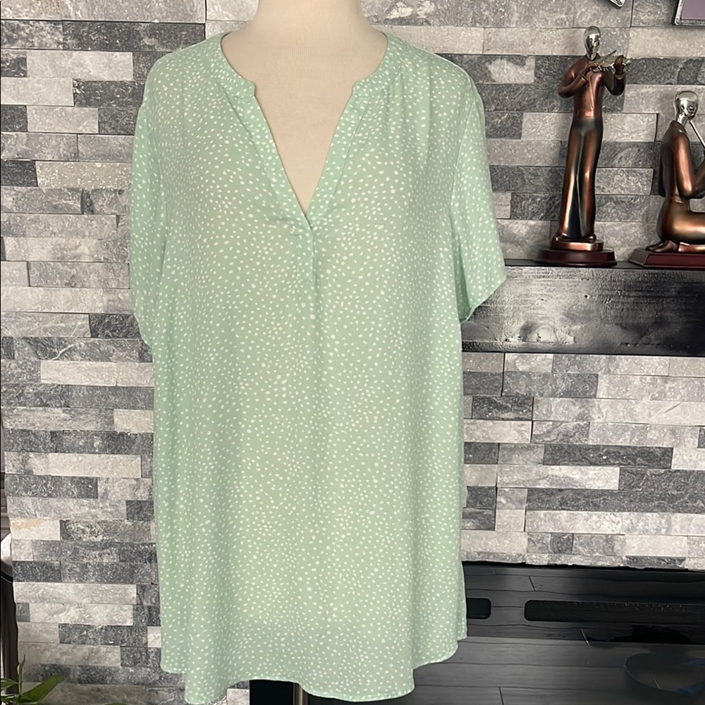 Torrid Mint Green Women's Top Size 3 Polka Dot Short Sleeve Blouse V Neck Flowy